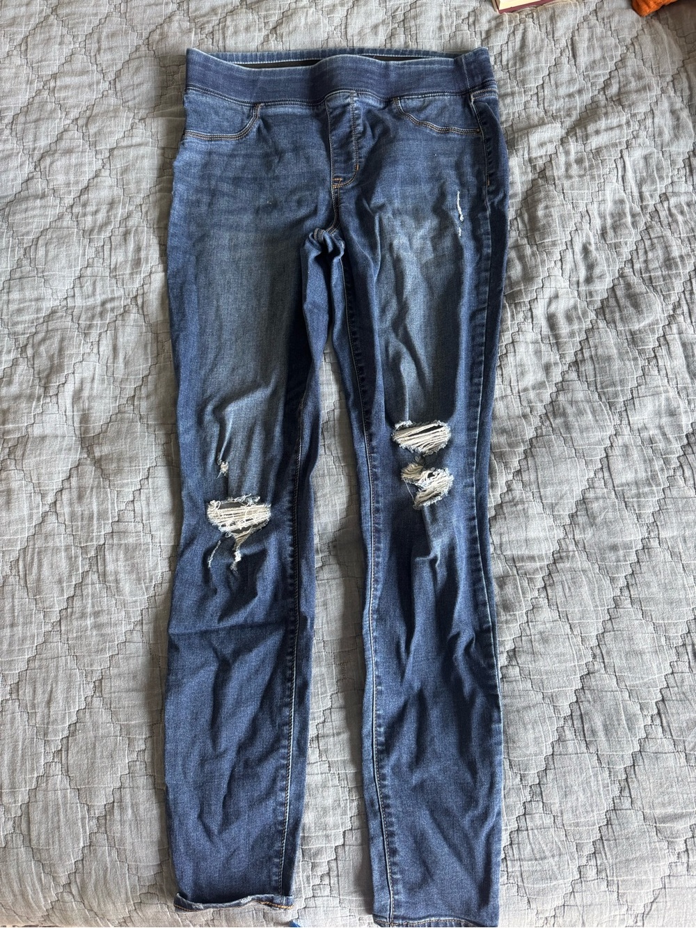 Old Navy Ripped Skinny Jeans in Dark Blue Wash